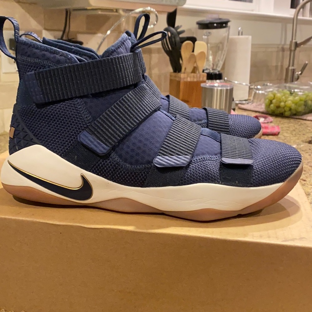 Lebron XI Soldiers